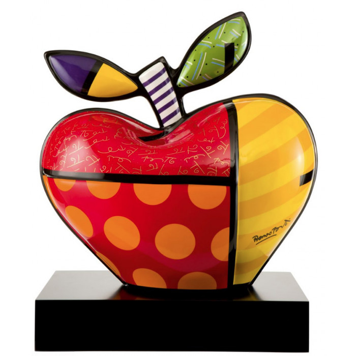 The giant apple -sculpture-romero-britto