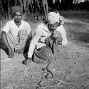 Le charmeur de serpent – Les Bhils, Inde, 1968